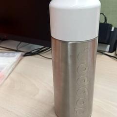 Bouteille, a été signalé par Padualaan 99 utilisant iLost