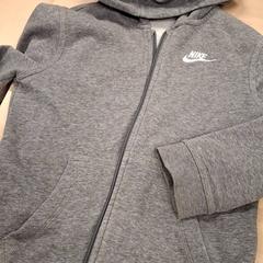 Mikina Veste nike, jak nahlášeno IKEA Caen Fleury-sur-Orne pomocí iLost
