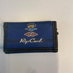 Wallet Carroll so, as reported by Gemeente Amsterdam - Bureau Gevonden Voorwerpen using iLost