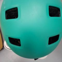 Kask, zgłoszono przez IKEA Paris - Italie Deux przy użyciu iLost