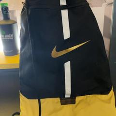 Väska tasche, rapporterat av MEININGER Hotel Dresden Zentrum med iLost