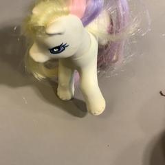 Nina My little pony wit, segons ha informat Artis mitjançant iLost
