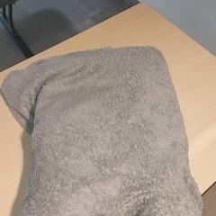 Ruházat - badjas, amint azt Regio Antwerpen - Brussel az iLost segítségével jelentette.
