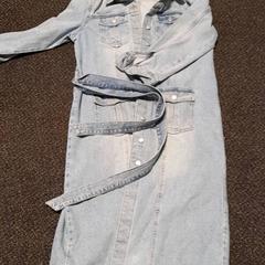 İLost kullanarak Van der Valk Hotel Tiel tarafından bildirildiği gibi Dış giyim Lange spijkerjas van de Zara