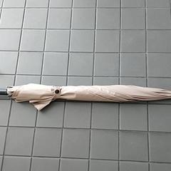 مظلة beige، كما تم الإبلاغ عنه بواسطة Centraal magazijn عبر iLost