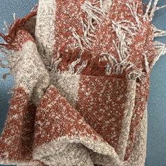 Šál bordeaux Ichi, ako bolo nahlásené VITAZ campus Sint-Niklaas pomocou iLost