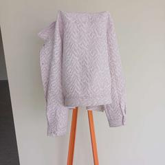 Kleding - jasje, amint azt Centraal magazijn az iLost segítségével jelentette.