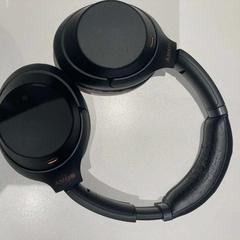 Auricular Sony, como reportado por MEININGER Hotel Bruxelles Gare du Midi utilizando o iLost