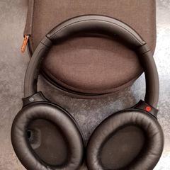 Hoofdtelefoon, som rapportert av Rotterdam The Hague Airport ved bruk av iLost