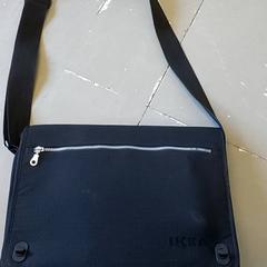 Taška - Schoudertas Zwart, jak nahlášeno Regio Oost-Vlaanderen pomocí iLost