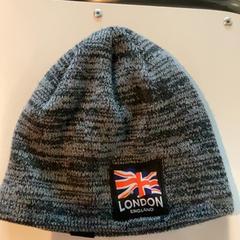 Beanie, como reportado por MEININGER Hotel Heidelberg Hauptbahnhof utilizando o iLost