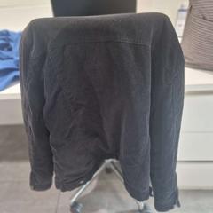 Jacket zwarte jas met daarin een portefeuile, as reported by Stad Hasselt using iLost