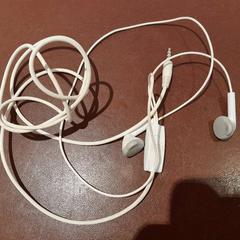 Fejhallgató blancs, amint azt TCL az iLost segítségével jelentette.