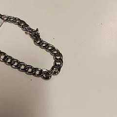 팔찌, iLost를 사용하여 Vrije Universiteit Brussel (VUB)에 보고됨