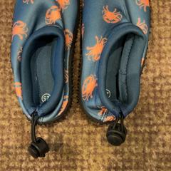 Scarpe per bambini Waterschoenen, come riportato da Van der Valk Hotel Apeldoorn - De Cantharel utilizzando iLost