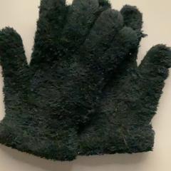 手袋 がiLostで MEININGER Hotel Budapest Great Market Hall によって報告されました