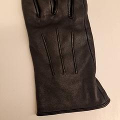 Gloves, as reported by HvA Amstelcampus using iLost