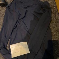 Svetr donker blauw, jak nahlášeno Haven Hotel Rotterdam pomocí iLost