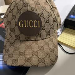 Boné masculino, como reportado por Silver Sands Beach utilizando o iLost