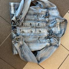 Jeans, come riportato da Centraal magazijn utilizzando iLost