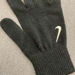 グローブ Schwarz Strick がiLostで Schönbrunn "Group Center" によって報告されました