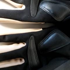 Kleding - handschoenen, zoals gemeld door Regio Antwerpen - Brussel met iLost