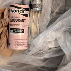 Desodorizante & Perfume, como reportado por Ziekenhuis Oost-Limburg utilizando o iLost