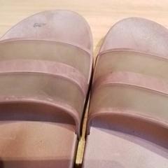 Fürdőpapucs & Szandál, amint azt Beekse Bergen Resorts en Hotel az iLost segítségével jelentette.