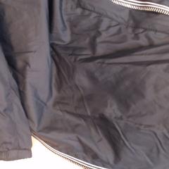 Jakke zwart, som rapportert av Walibi Holland ved bruk av iLost