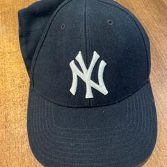 قبعة بيسبول، كما تم الإبلاغ عنه بواسطة Leonardo Hotel Amsterdam Rembrandtpark عبر iLost