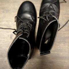 Boots, as reported by Inntel Hotels Amsterdam Centre using iLost