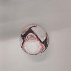 Futbol black, white, red, segons ha informat Vrije Universiteit Brussel (VUB) mitjançant iLost