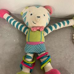 Peluche gods, come riportato da IKEA Örebro utilizzando iLost