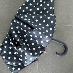 Parapluie - Zwart wit, a été signalé par Centraal magazijn utilisant iLost