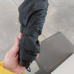 Esernyő, amint azt IKEA Brest Guipavas az iLost segítségével jelentette.