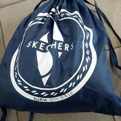 Sac de gymnastique - Skechers, a été signalé par Centraal magazijn utilisant iLost