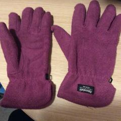 Purple gloves, ha sido reportado por MEININGER Hotel Berlin "Mitte" Humboldthaus con iLost