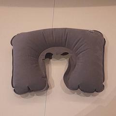 クッション Grijs がiLostで Van der Valk Hotel Schiphol によって報告されました