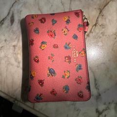 Etuitje، كما تم الإبلاغ عنه عبر iLost