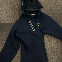 Chaqueta Donkerblauw, ha sido reportado por Jaarbeurs con iLost