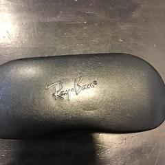 Étui à lunettes, a été signalé par U-OV Utrecht utilisant iLost