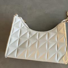 Wit laktasje, som rapportert til iLost