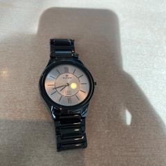 Titan horloge, como reportado por Haven Hotel Rotterdam utilizando o iLost