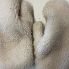 Ujjatlan kesztyű, amint azt GVB az iLost segítségével jelentette.