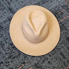 Čepice, jak nahlášeno Connexxion Haarlem IJmond pomocí iLost