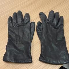 Kesztyű Skinn svart, amint azt IKEA Karlstad az iLost segítségével jelentette.