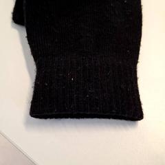 Glove, as reported by IKEA Rouen Tourville-La-Rivière using iLost