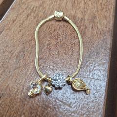 Goudkleurige Pandora armband, come riportato a iLost