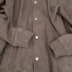 Jakke, som rapportert av Rotterdam The Hague Airport ved bruk av iLost