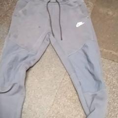 Traininsbroek nike がiLostで Mövenpick Hotel Amsterdam City Centre によって報告されました